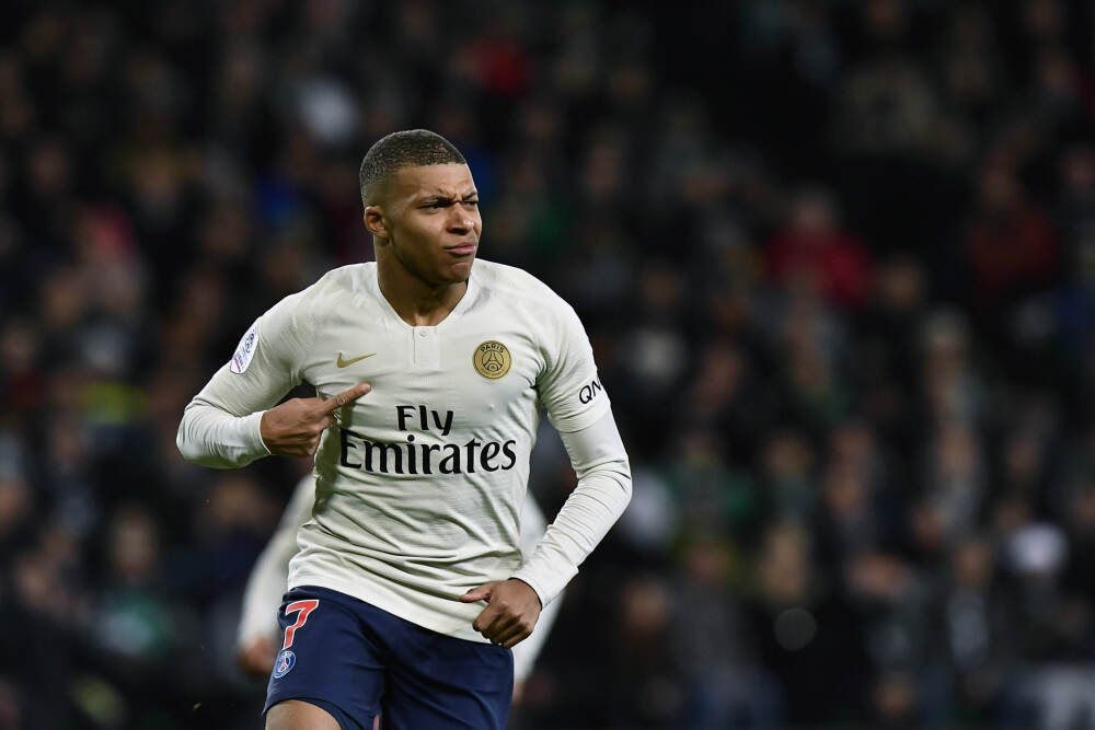 21世纪五大联赛出场时间：C罗75927分钟居首，梅西70022分钟第三